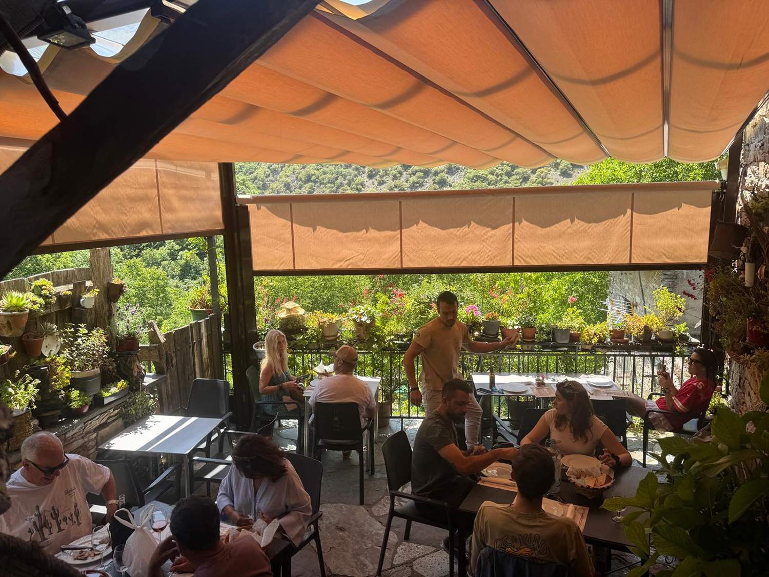 Terraza de la Cantina de Peñalba 3