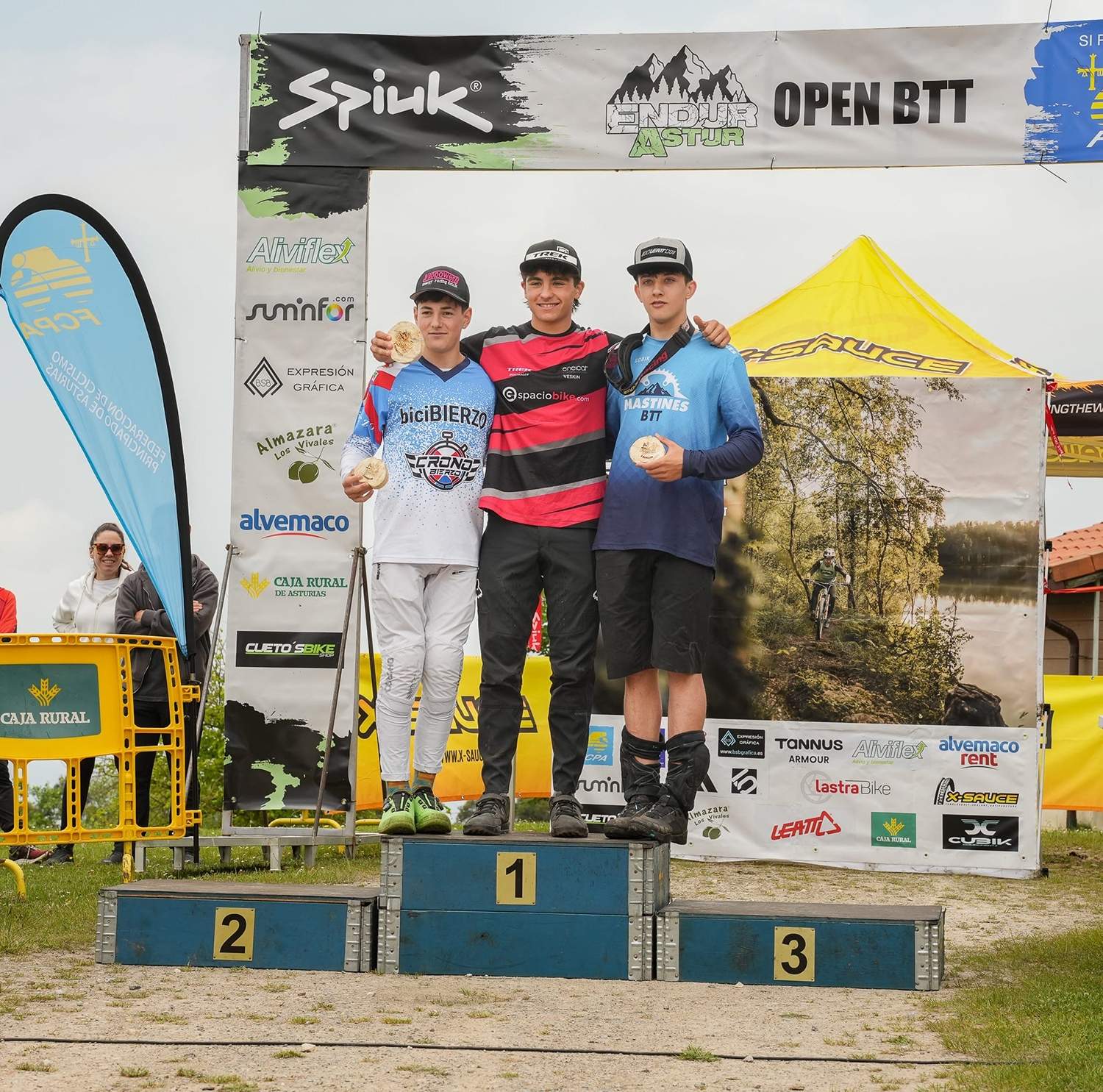 El rider Enol Torre en el podio de Endurastur El rider Enol Torre en el podio de Endurastur