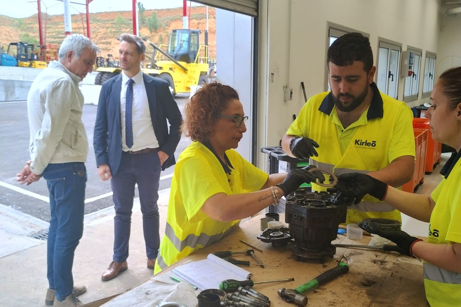 La Junta impulsa la formación profesional en León con compromiso de contratación de la mitad de los alumnos formados La Junta impulsa la formación profesional en León con compromiso de contratación de la mitad de los alumnos formados