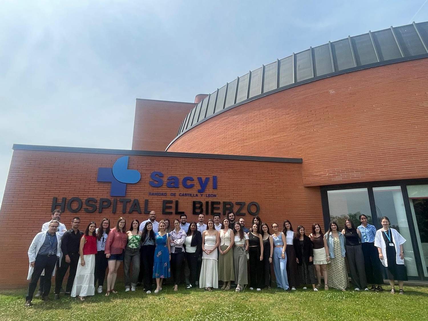 El Bierzo da la bienvenida a sus 31 nuevos residentes sanitarios con la esperanza de que "echen raíces" en la Comarca