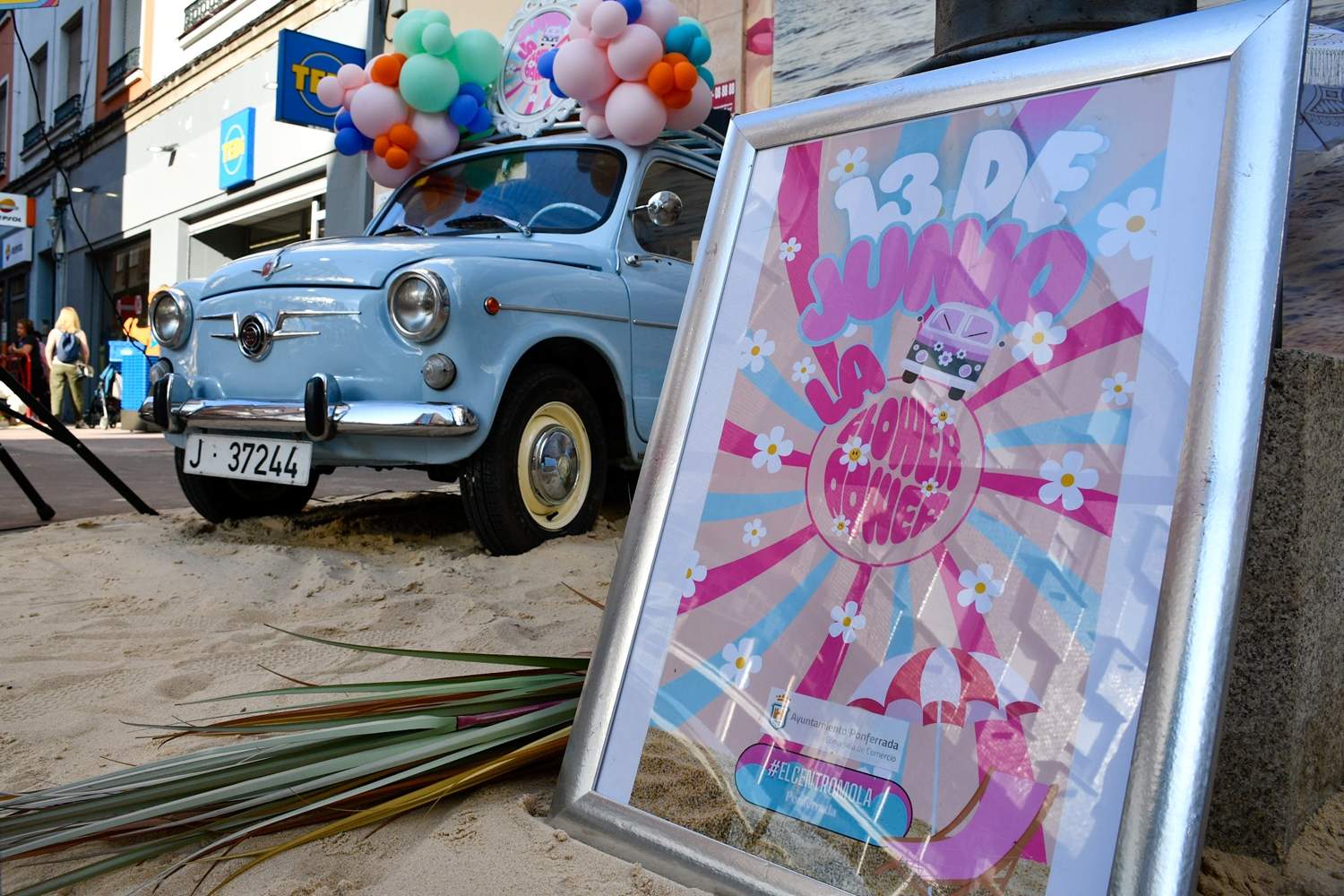 Descuentos a pie de playa en Ponferrada con la fiesta 'Flower Power ...