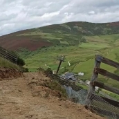 Leitariegos acelera su modernización con la instalación del nuevo telesilla y mejoras en las pistas