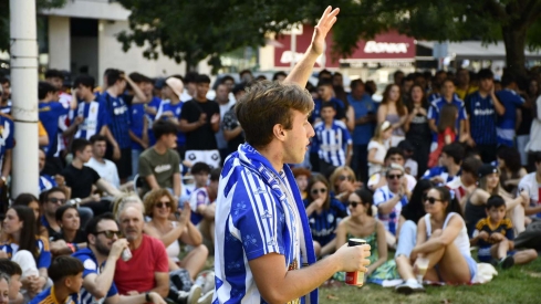 La Rosaleda fue una marea blanquiazul (12)