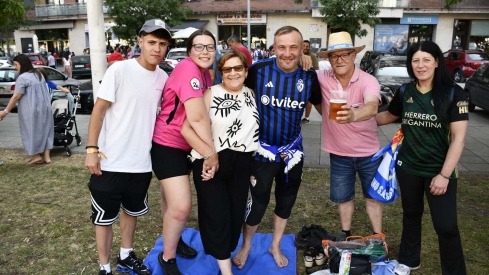 La Rosaleda fue una marea blanquiazul  (70)