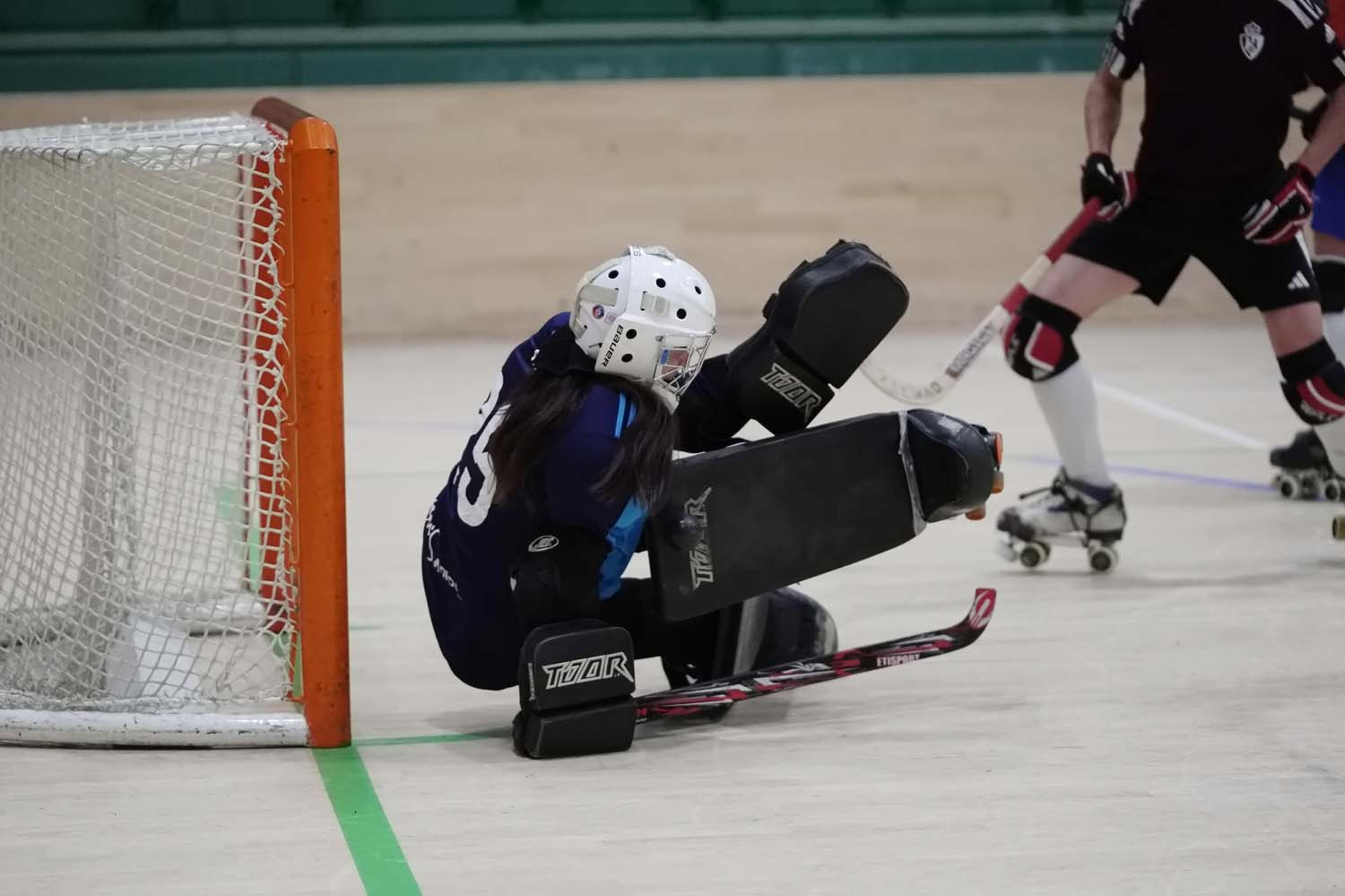 La portera Ariana García Menéndez, jugadora de la SD Ponferradina Hockey (5)