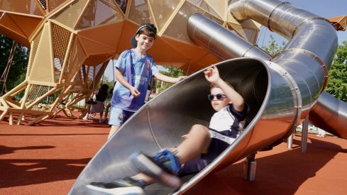 Parque infantil del León. Campillo / ICAL | Aprobado el 'Bono Infantil' en el cuidado de menores de 4 a 12 años en Castilla y León