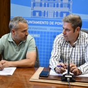 Coalición por El Bierzo. El concejal de Comercio, David Pacios, (I) y el concejal de Turismo, Iván Alonso (D)