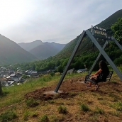 Burbia presume de columpio: "Es el reflejo del amor por nuestro pueblo"