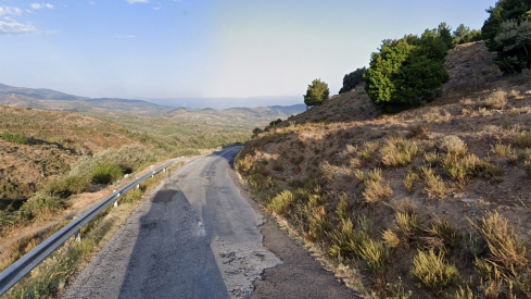 Carretera entre Salas de los Barrios y San Cristóbal de Valdueza