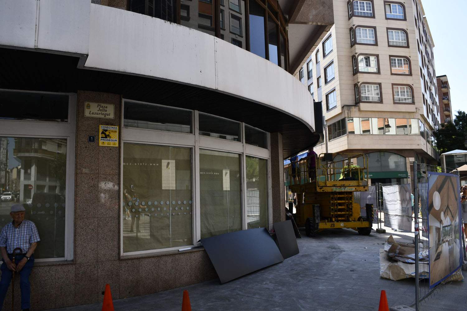 Nueva óptica en Lazurtegui (2)