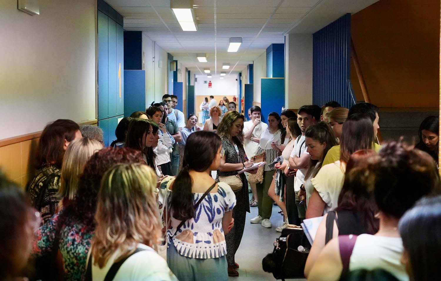 Oposiciones profesores Castilla y León | Más de 17.000 opositores optan a las 1.386 plazas de maestro y Secundaria en las nueve capitales de provincia y Ponferrada  