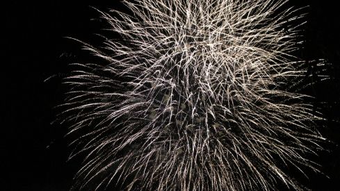 Fuegos artificiales Bembibre | Bembibre suspende los fuegos artificiales del Cristo por "responsabilidad y prudencia" tras la ola de incendios 