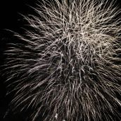 Fuegos artificiales Bembibre | Bembibre suspende los fuegos artificiales del Cristo por "responsabilidad y prudencia" tras la ola de incendios 