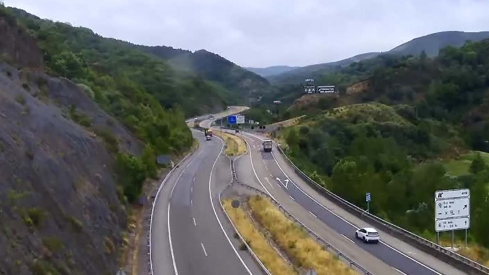 A-6 a la altura de Vega de Valcarce | La A-6 registrará este miércoles cortes de tráfico entre Trabadelo y Vega de Valcarce