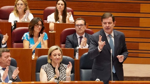 Alfonso Fernández Mañueco en el pleno de este miércoles | Mañueco promete 7,5 millones en patrimonio cultural y una zona industrial en Villablino para "cerrar las heridas" de la minería