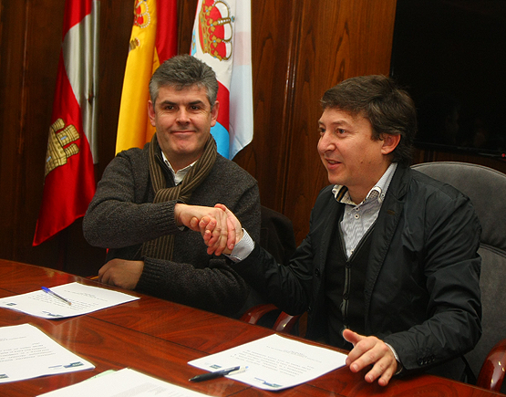 Firma del convenio (César Sánchez)
