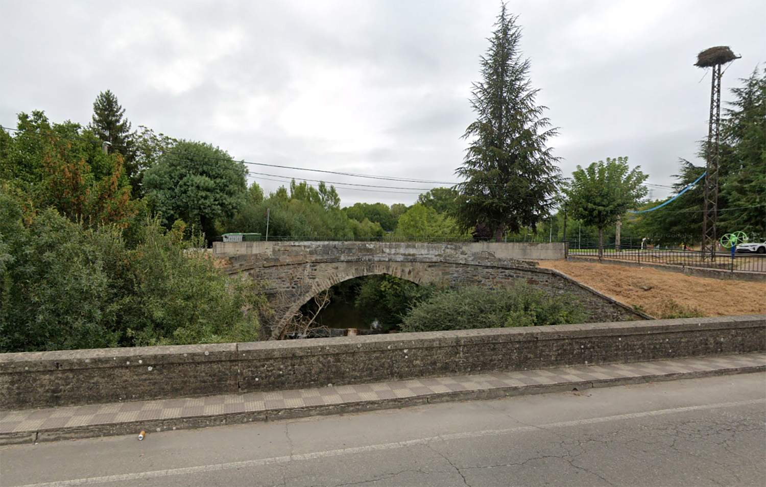Puente sobre el río Boeza en Las Ventas de Albares