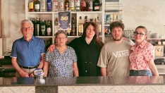 Las 3 generaciones unidas del Bar Tivolí | El Bar Tívoli de Magaz de Arriba celebra 50 años como ejemplo de resistencia rural, historia y legado familiar