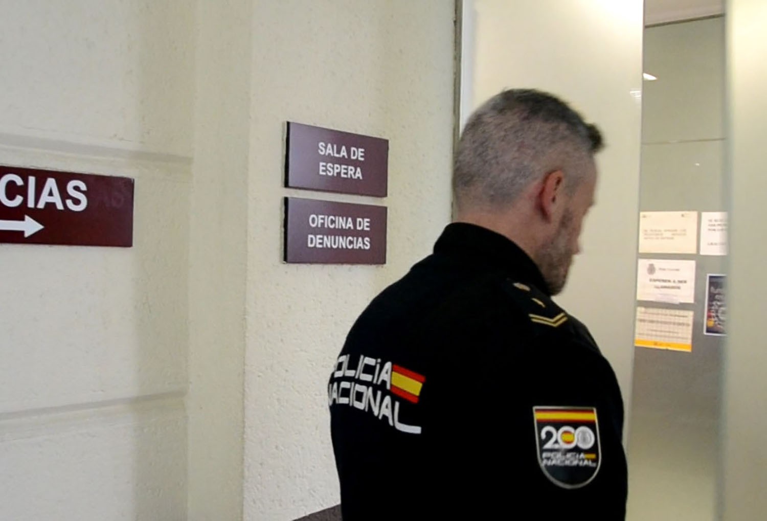 Agente de Policía Nacional | Desarticulado en Ponferrada un clan familiar que estafó con venta de entradas falsas en toda España