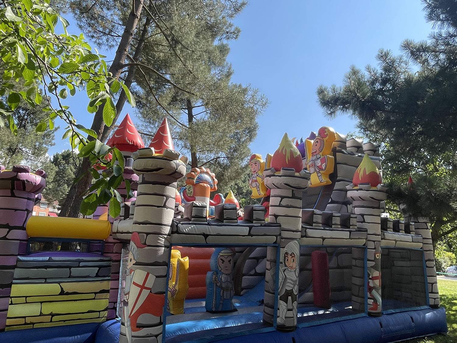 'Mini Temple' en el Parque del Temple de Ponferrada | El parque del Temple se convierte en 'feudo' de juegos infantiles en la antesala de la Noche Templaria de Ponferrada