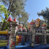 'Mini Temple' en el Parque del Temple de Ponferrada | El parque del Temple se convierte en 'feudo' de juegos infantiles en la antesala de la Noche Templaria de Ponferrada