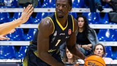 David Efambé, una portento físico para el juego interior del Clínica Ponferrada