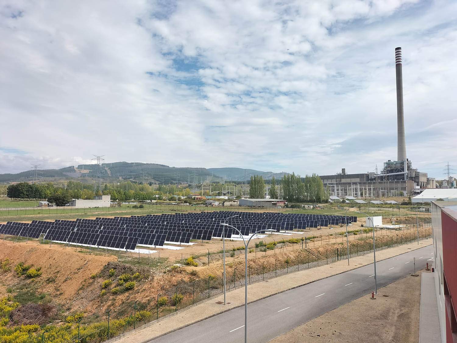 Acuerdo entre Ciuden y tres empresas para desarrollar proyectos de I+D+i en energías renovables hibridas Acuerdo entre Ciuden y tres empresas para desarrollar proyectos de I+D+i en energías renovables hibridas