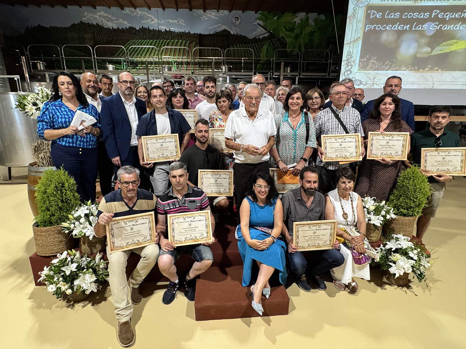 Los premiados y los patrocinadores.