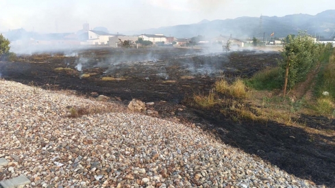 Restos del incendio en Posada del Bierzo de este martes