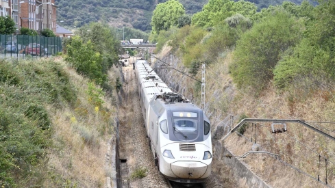 Un tren arrolla a una persona en Ponferrada (2)