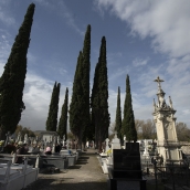 César Sánchez ICAL. Día de Todos los Santos en el cementerio municipal de Cacabelos. 