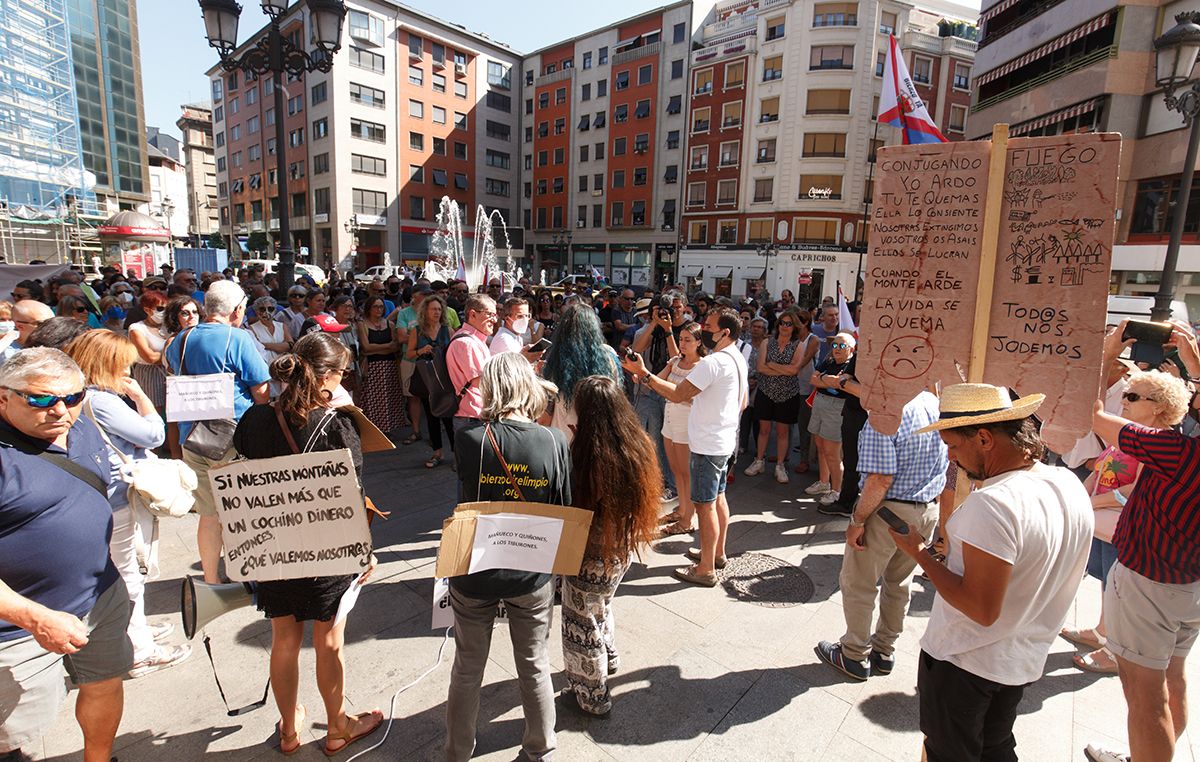 Concentraci�e protesta contra los incendios forestales en la comarca del Bierzo