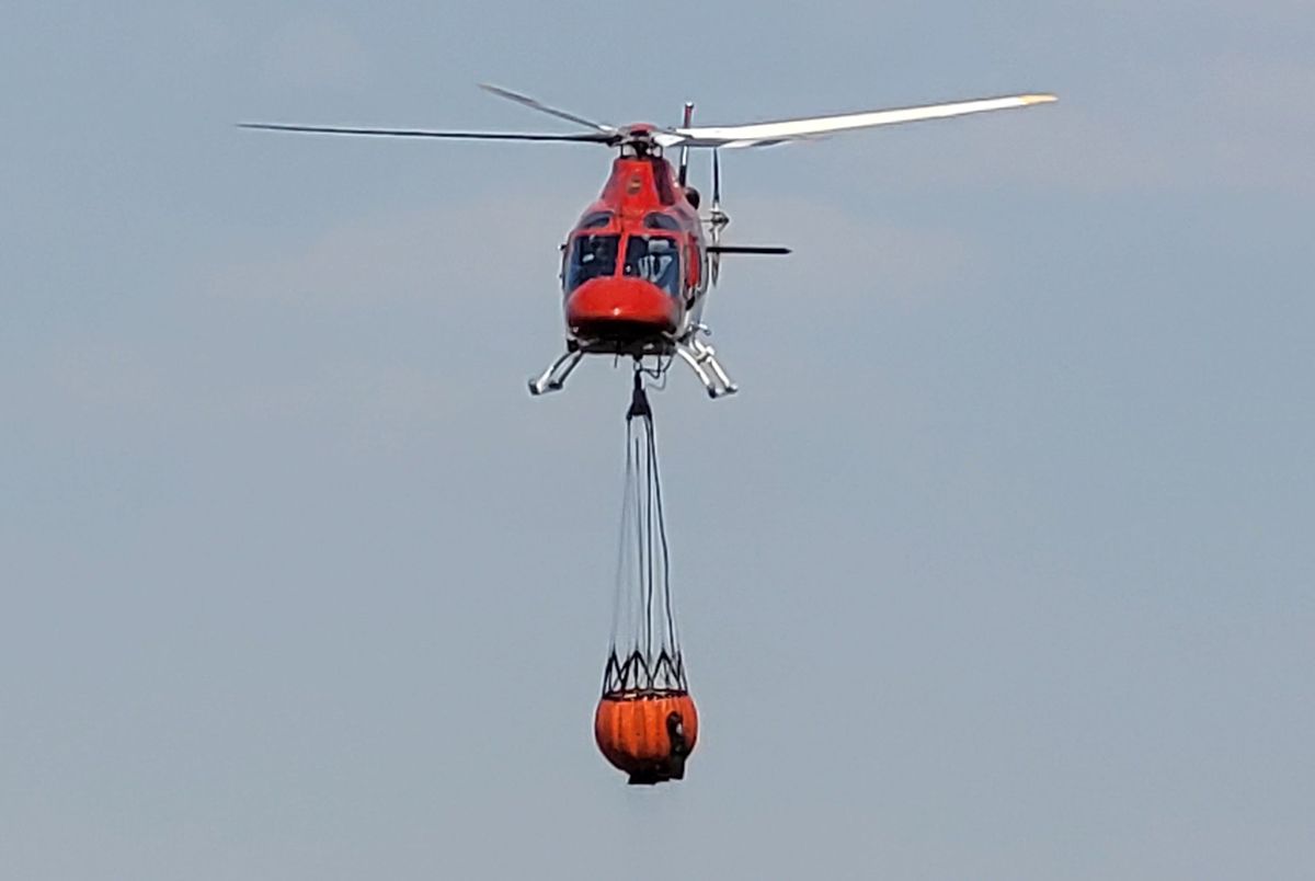 Imagen de un helicóptero de incendios