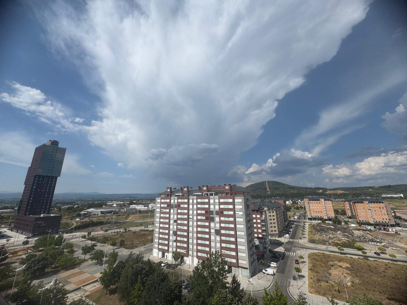 Tormenta sobre Ponferrada.