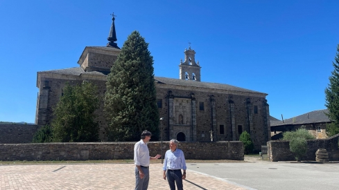 Eduardo Diego y Jorge García | La Junta destina 3,5 millones de euros a mejorar las infraestructuras y los servicios públicos de los 38 municipios del Bierzo