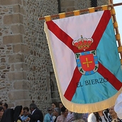bandera Bierzo Peranzanes | Peranzanes conmemora este viernes los 25 años del primer izado de la bandera del Bierzo 