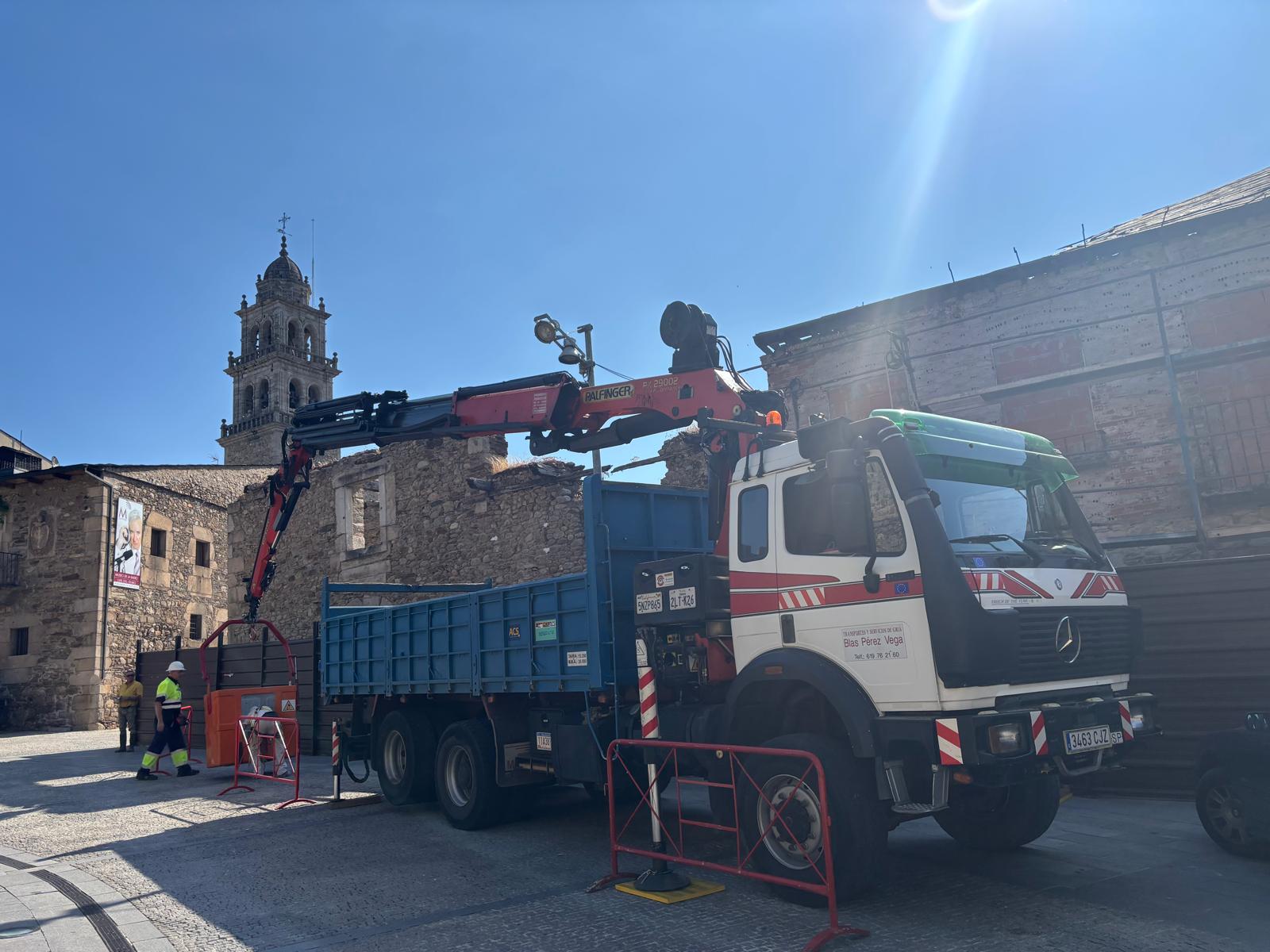 Obras de derrumbe de los edificios de la calle Gil y Carrasco (2)