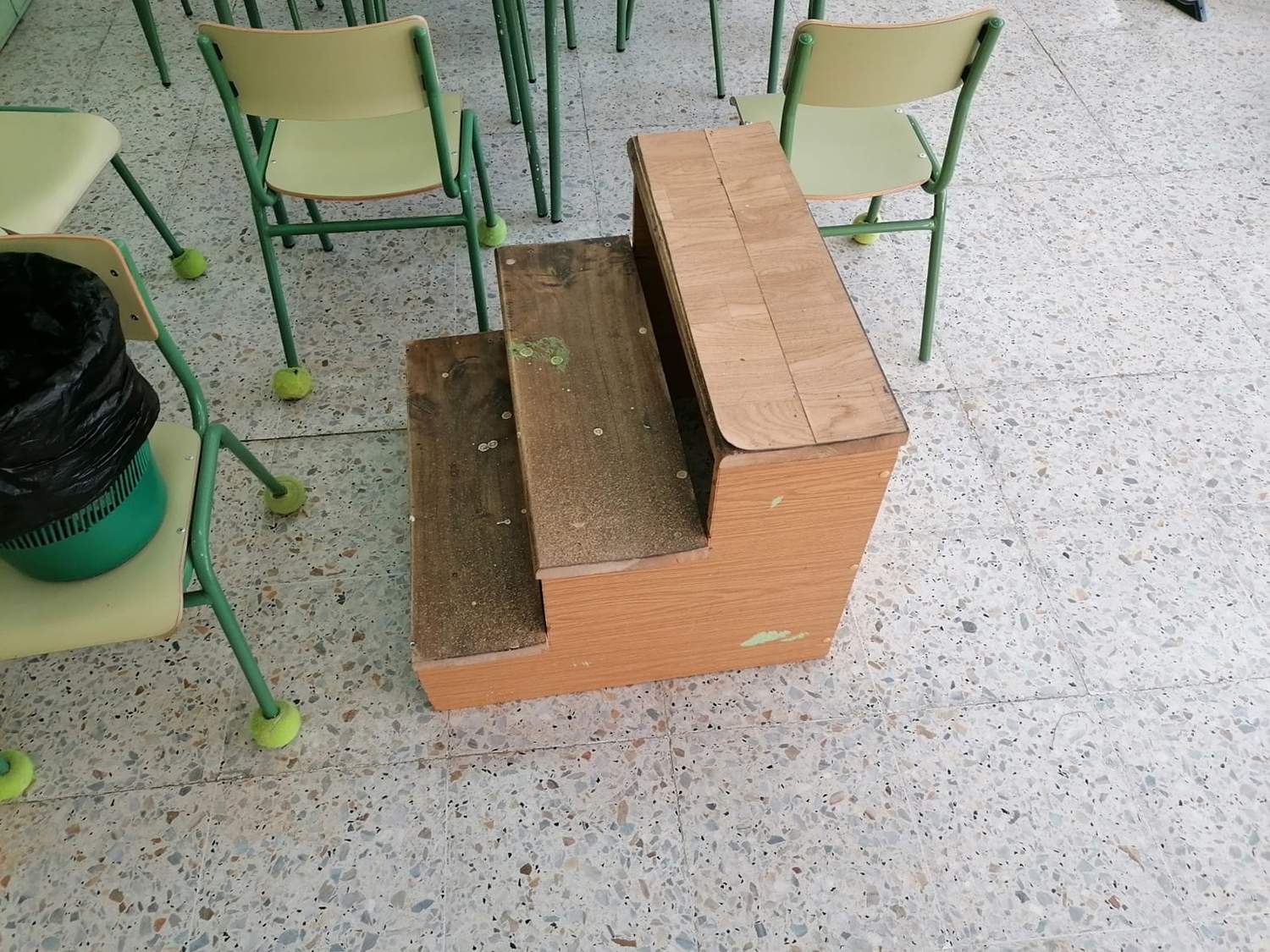 Estado anterior del escenario del colegio Campo de los Judíos