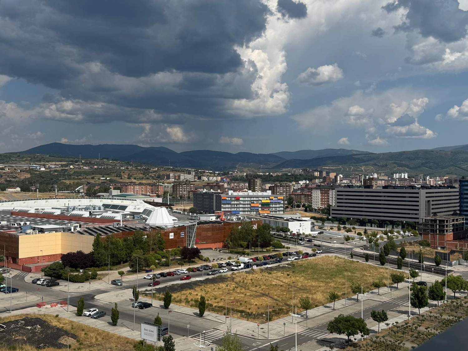 Cielos nubosos en Ponferrada | Las comarcas del Bierzo y Laciana, marcadas por tormentas este viernes y precipitaciones el fin de semana