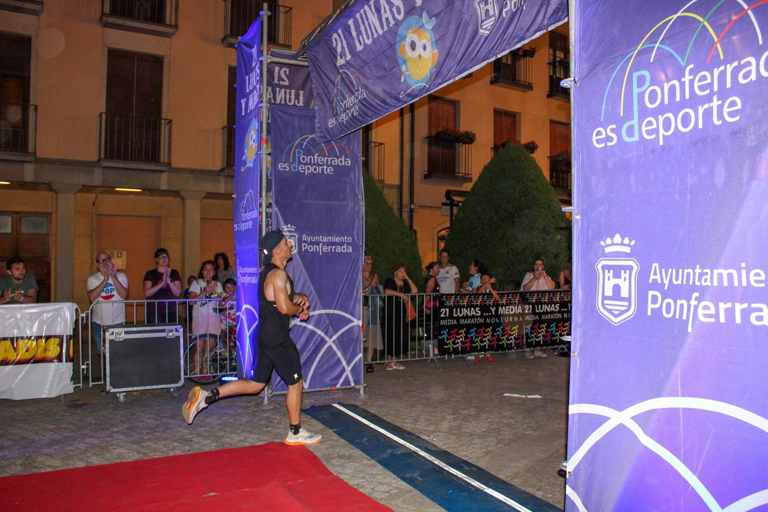 21 Lunas y Media de Ponferrada 2025 | Daniel Merino (InfoBierzo) 21 Lunas y Media de Ponferrada 2025 | Daniel Merino (InfoBierzo)