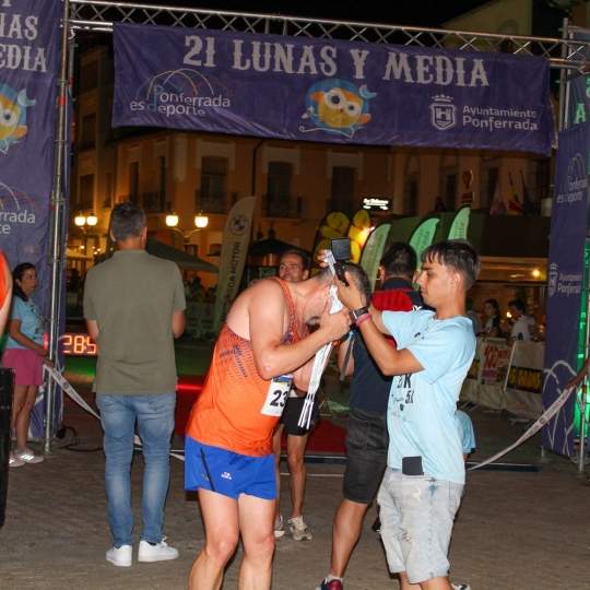 21 Lunas y Media de Ponferrada 2025 (69) 21 Lunas y Media de Ponferrada 2025 (69)