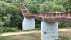 Ponferrada retirará las pintas xenófobas del paseo del río: "Es un hecho puntual"
