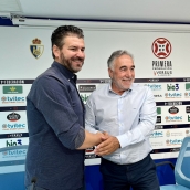 Presentacion Estevez Ponferradina | Fernando Estévez llega a la Ponferradina "con la idea de retomar el fútbol profesional"
