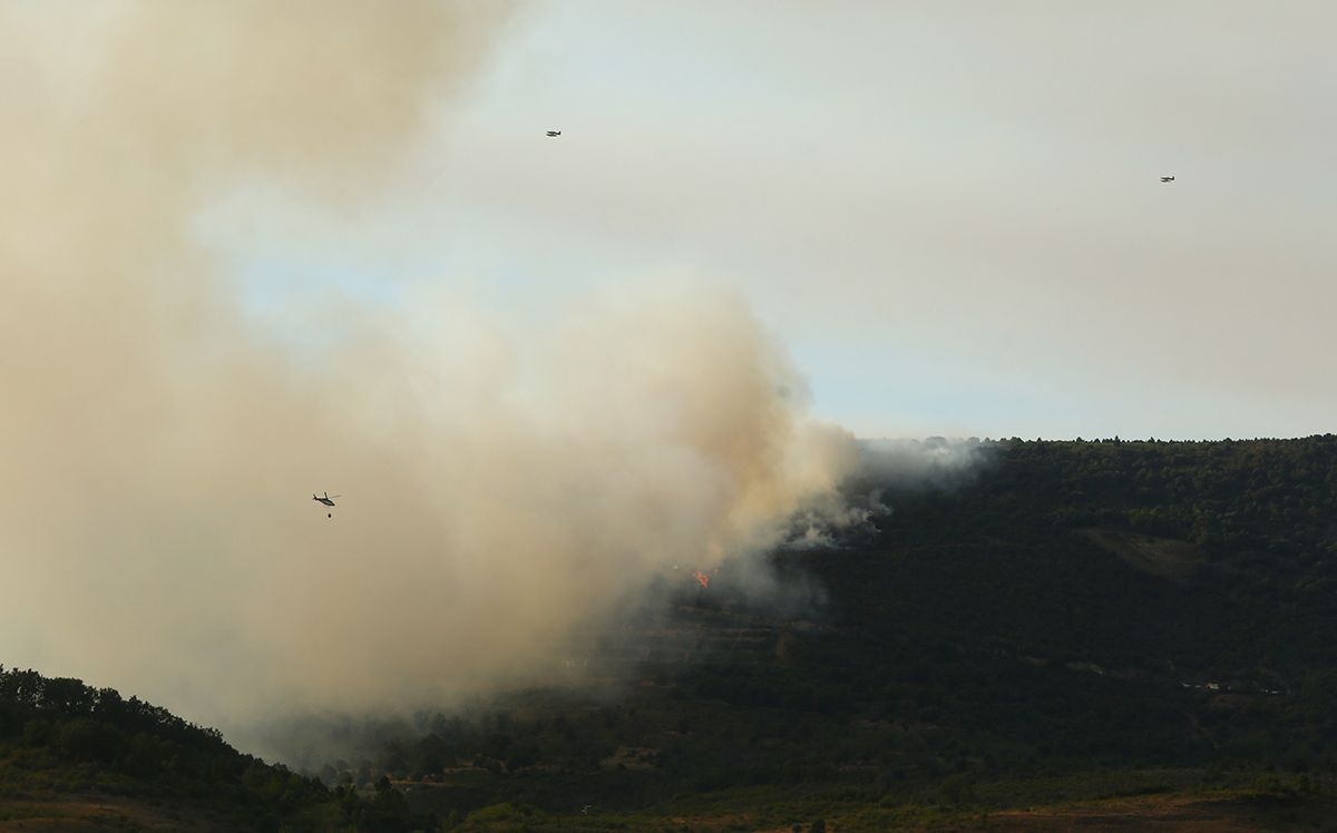 Incendio en la localidad de Otero de Naraguantes, perteneciente al municipio de Fabero (Le�