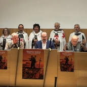 El alcalde de Ponferrada, Marco Morala, junto al alcalde de O Vicedo, Jesús Novo, durante la presentación de la 'VIII Romaxe Viquinga'