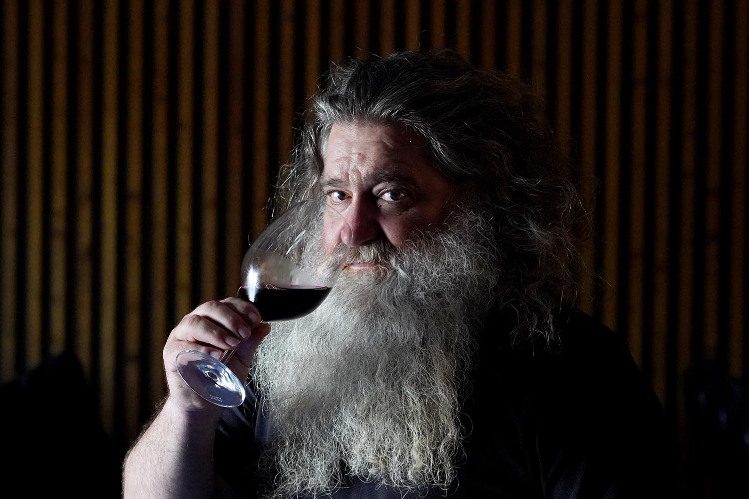 Miriam Chacón ICAL . El viticultor berciano Raúl Pérez, una de las figuras más destacadas del vino español contemporáneo, recibe en el marco del curso de verano ‘La trastienda del vino’, el Premio Fundación UEMC (2