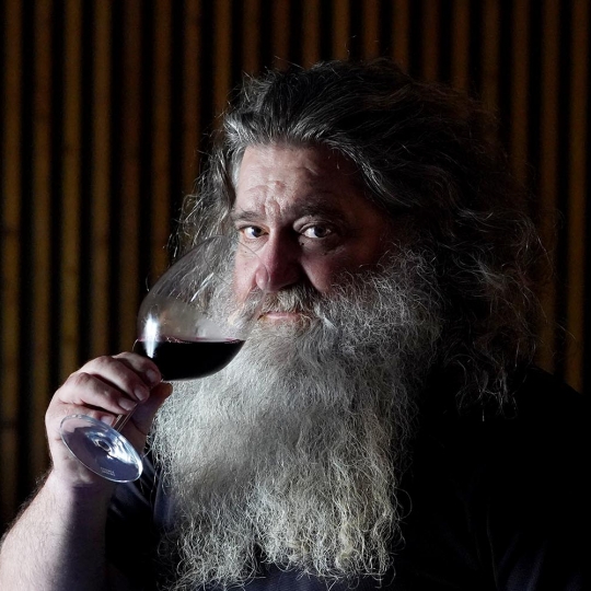 Miriam Chacón ICAL . El viticultor berciano Raúl Pérez, una de las figuras más destacadas del vino español contemporáneo, recibe en el marco del curso de verano ‘La trastienda del vino’, el Premio Fundación UEMC (2