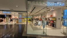 Cierre Bershka Ponferrada | Las 8 empleadas de Bershka en Ponferrada descartan la recolocación por la lejanía de los destinos y eligen la indemnización tras el cierre 