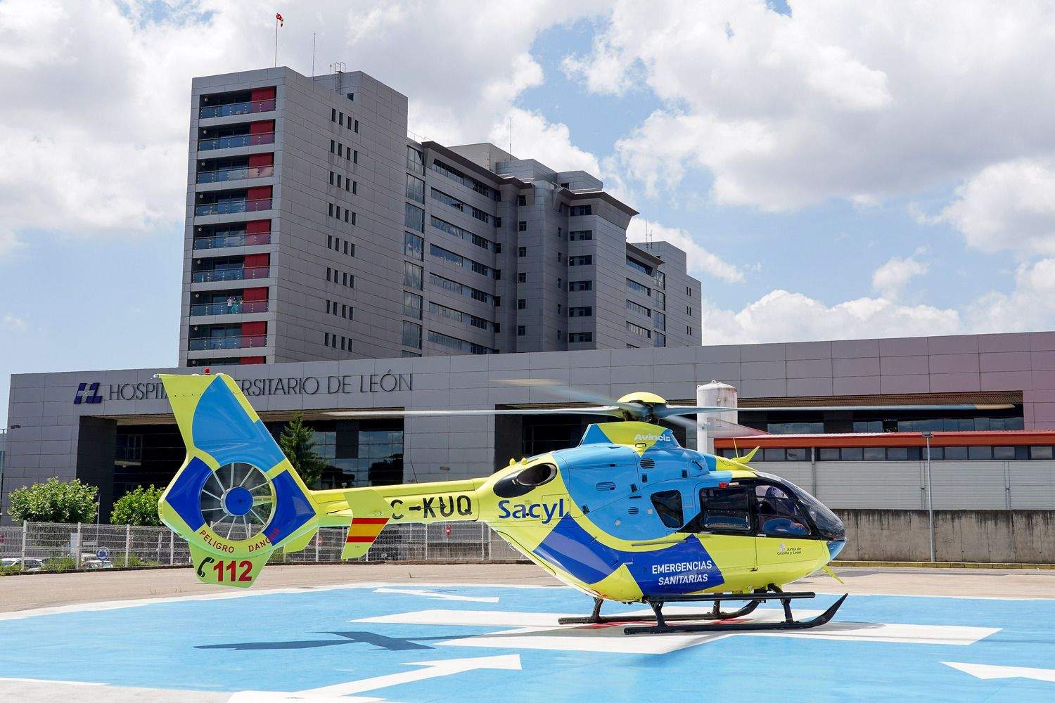Helicóptero sanitario en el Hospital de León | Campillo / ICAL