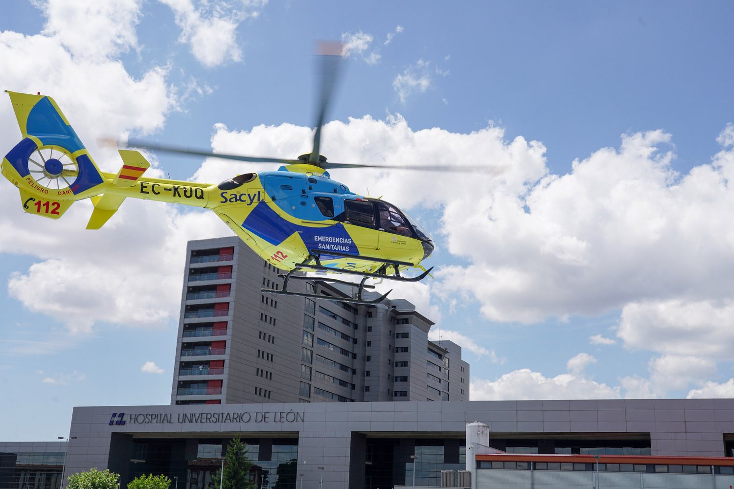 Helicóptero medicalizado de Sacyl | Una herida tras salirse de la vía en la LE-6620 en Villamoratiel de las Matas (León) Helicóptero medicalizado de Sacyl | Una herida tras salirse de la vía en la LE-6620 en Villamoratiel de las Matas (León)